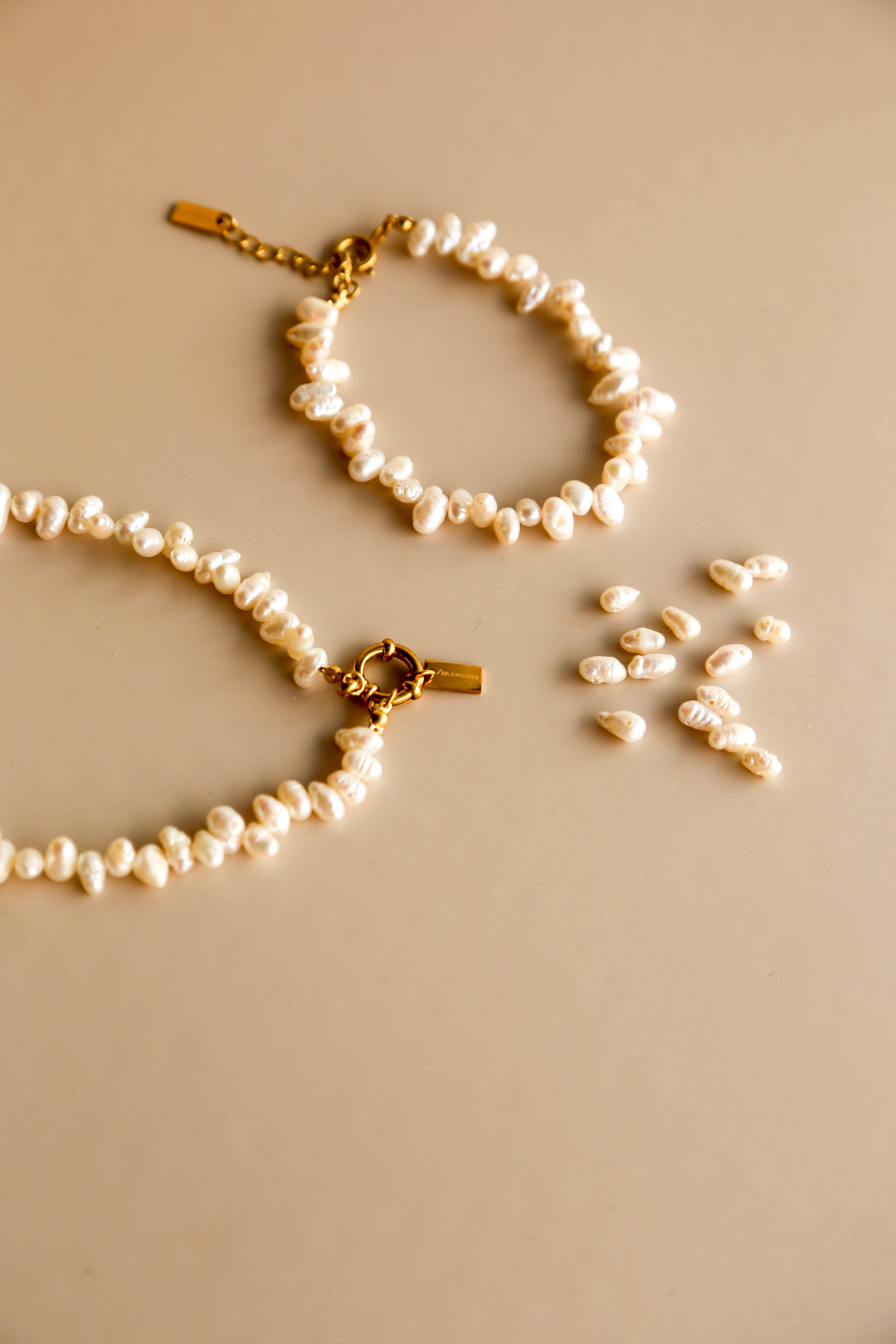 Pulseira com Pérolas Pequeninas Ovais