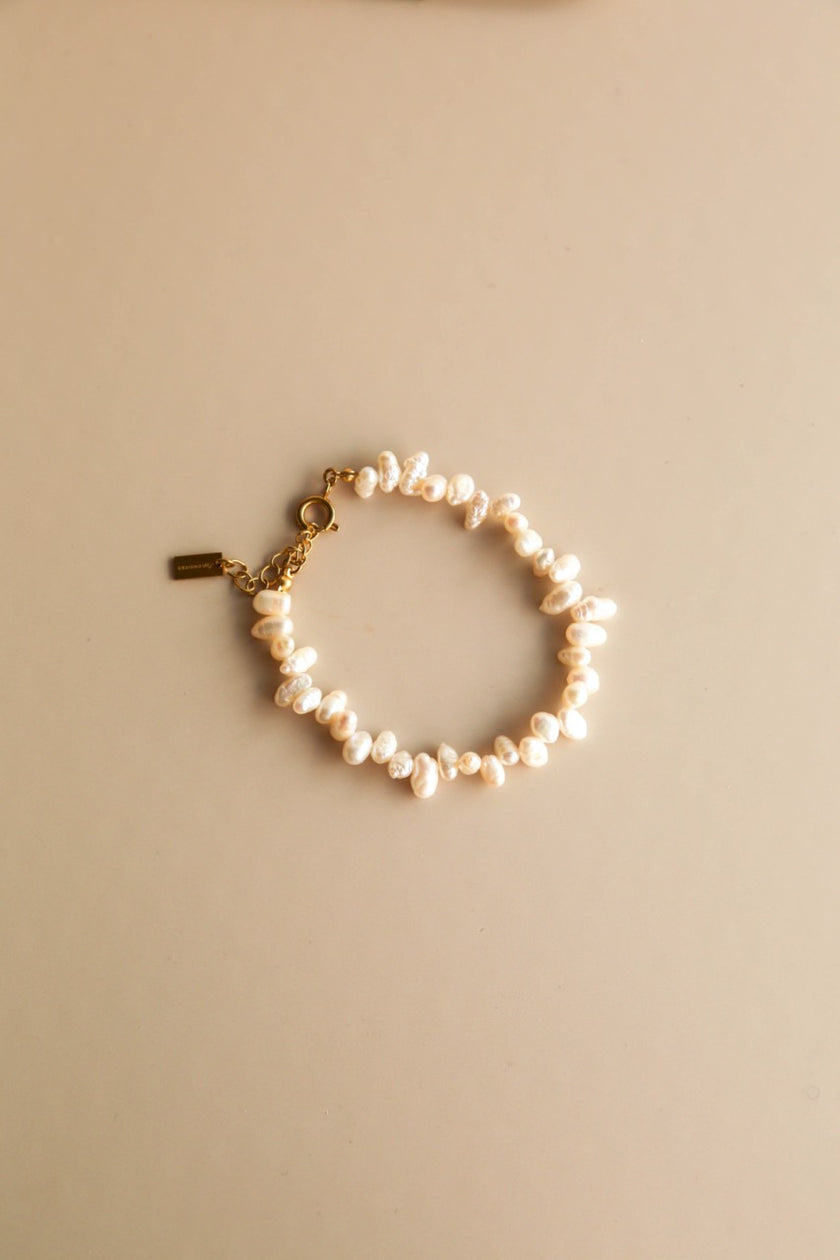 Pulseira com Pérolas Pequeninas Ovais