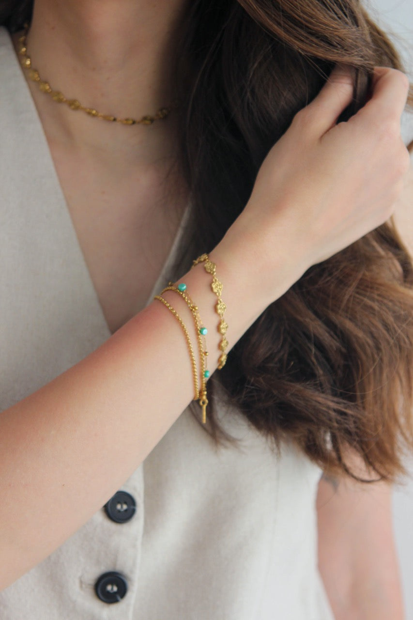 Pulseira em Aço Dourado de Pulso com Rosas