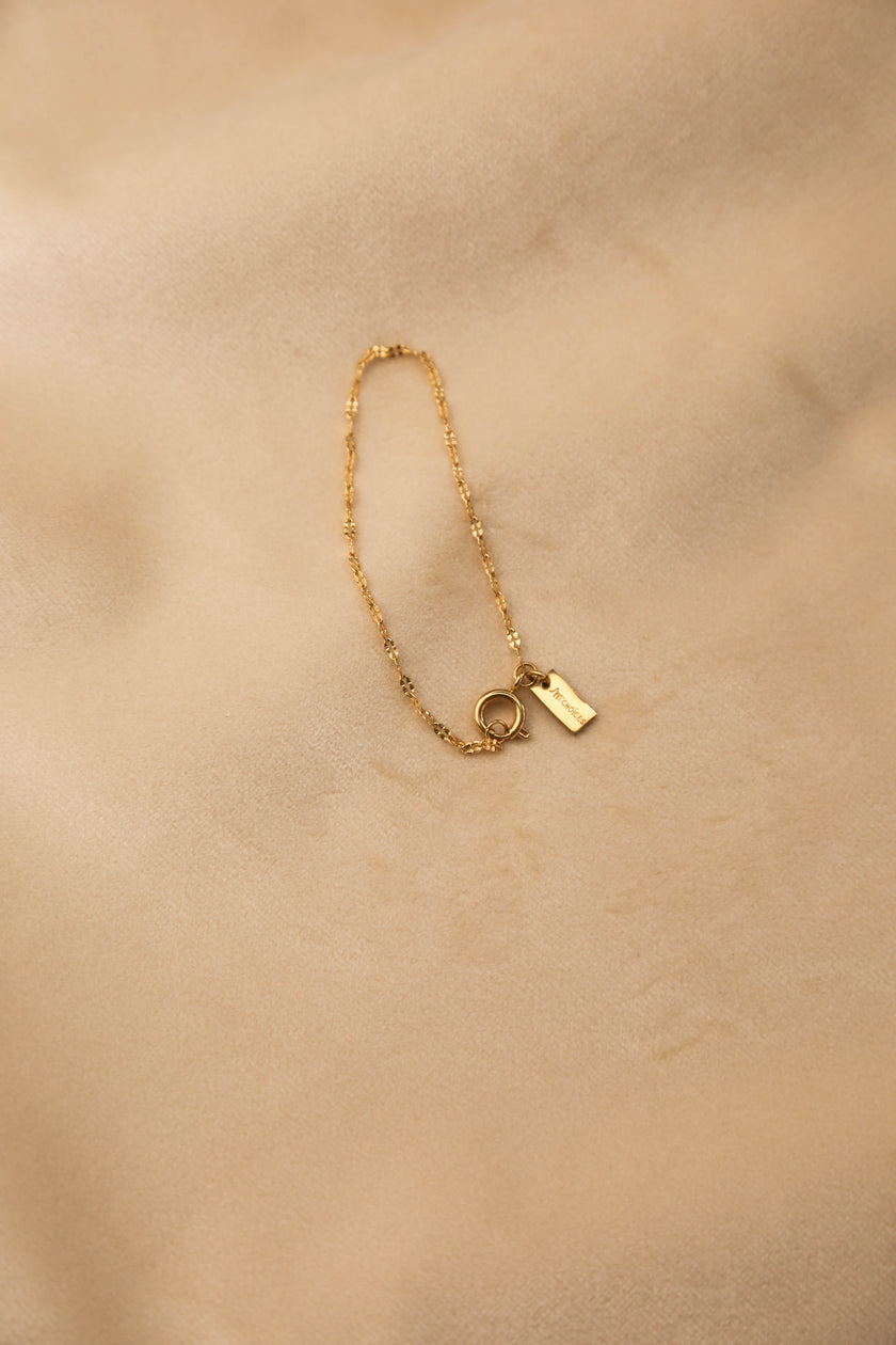 Pulseira em Aço Dourada Minimalista Torcida