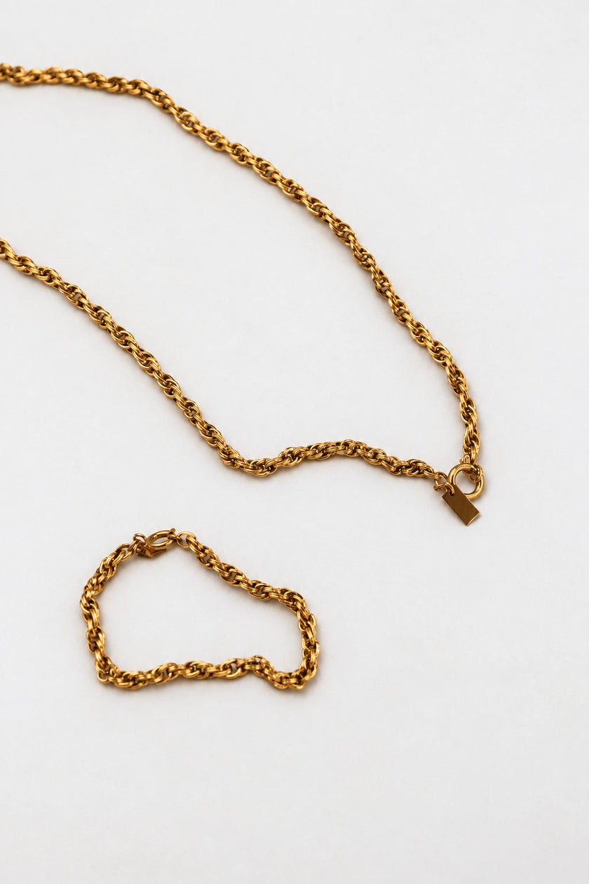 Colar em Aço Dourado ou Prateado com Corrente Torcida