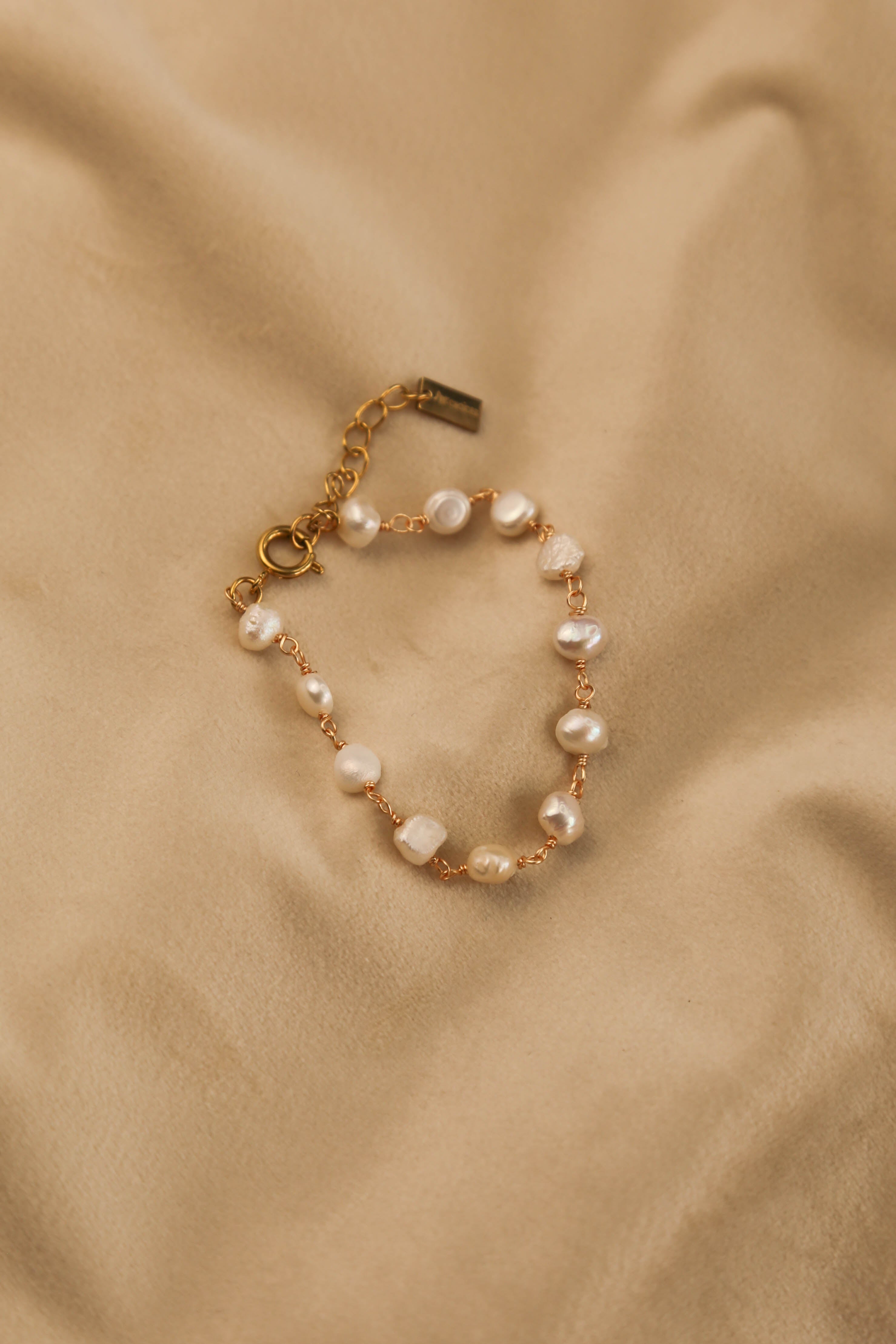Pulseira em Aço com Pérolas Naturais
