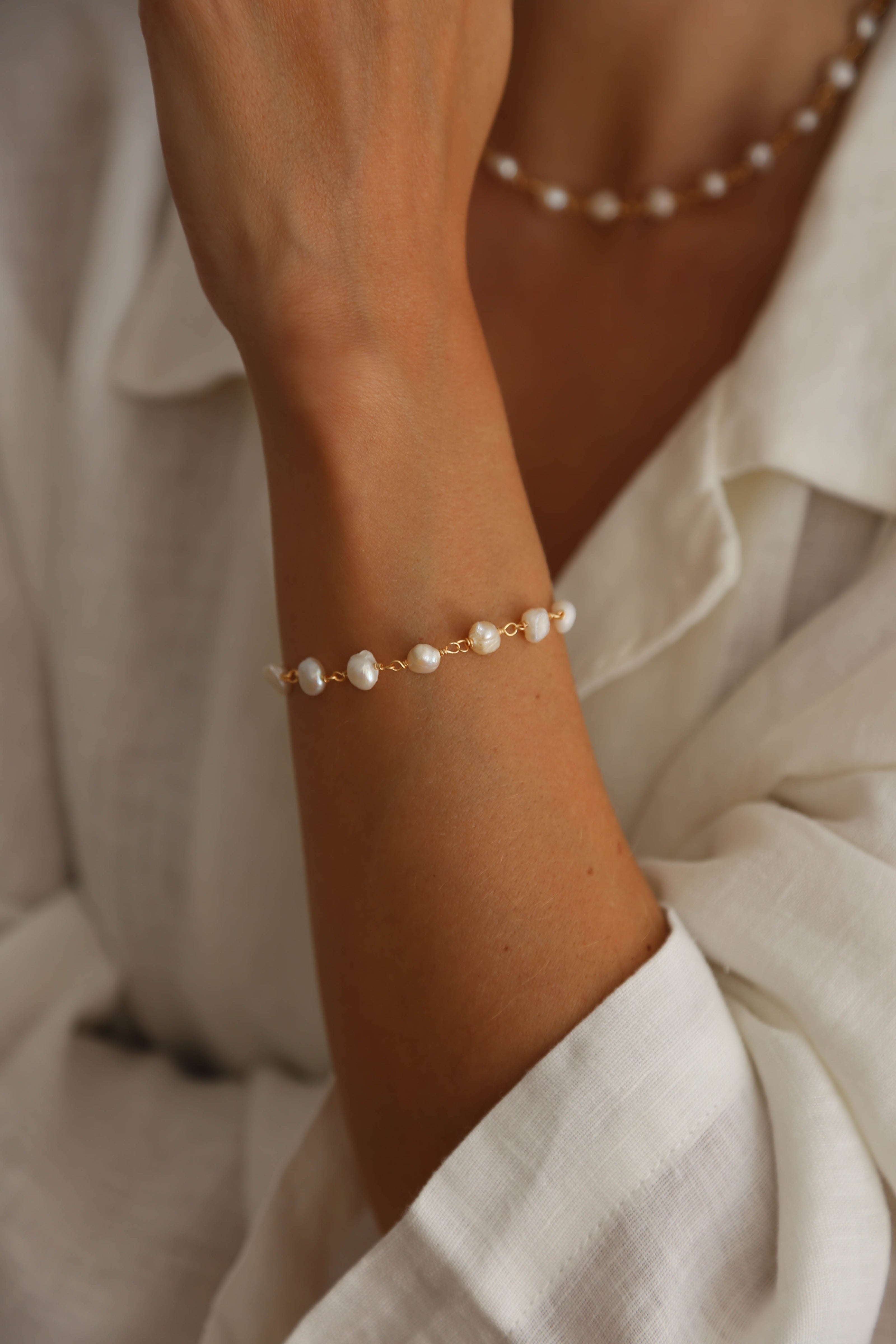Pulseira em Aço com Pérolas Naturais
