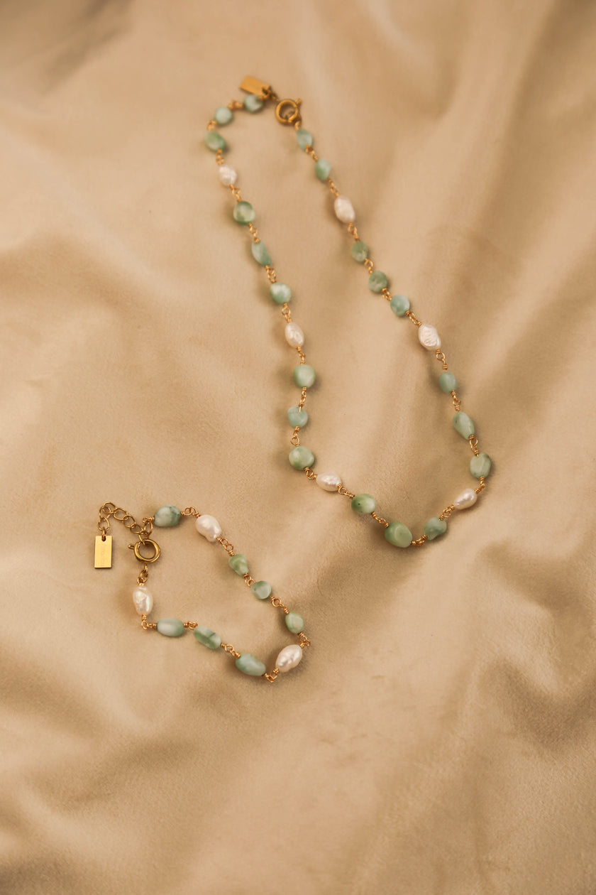 Pulseira em Aço com Pérolas Naturais e Ágata em Tons de Verde