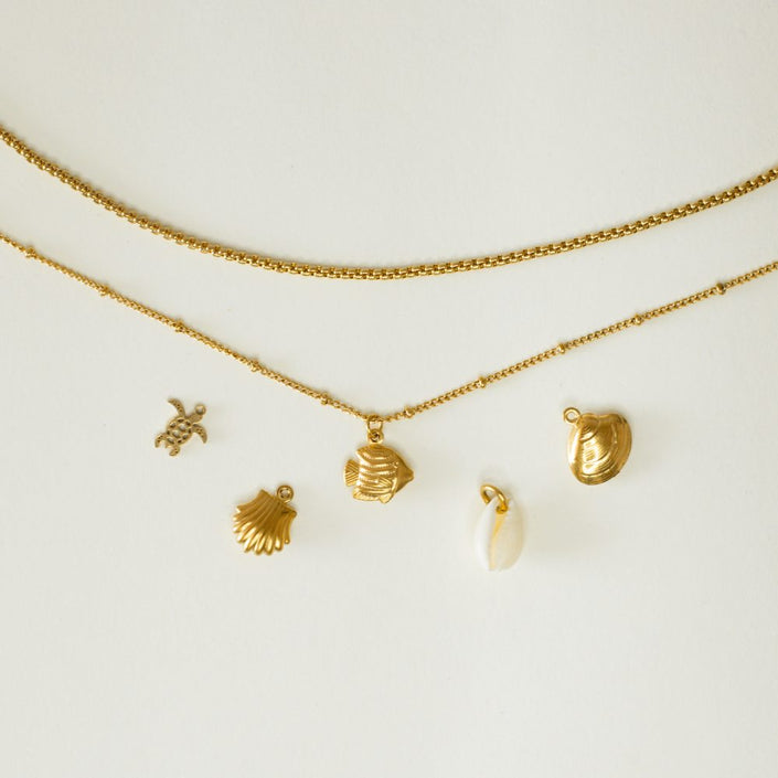 Pulseiras em Aço Douradas com Pendente