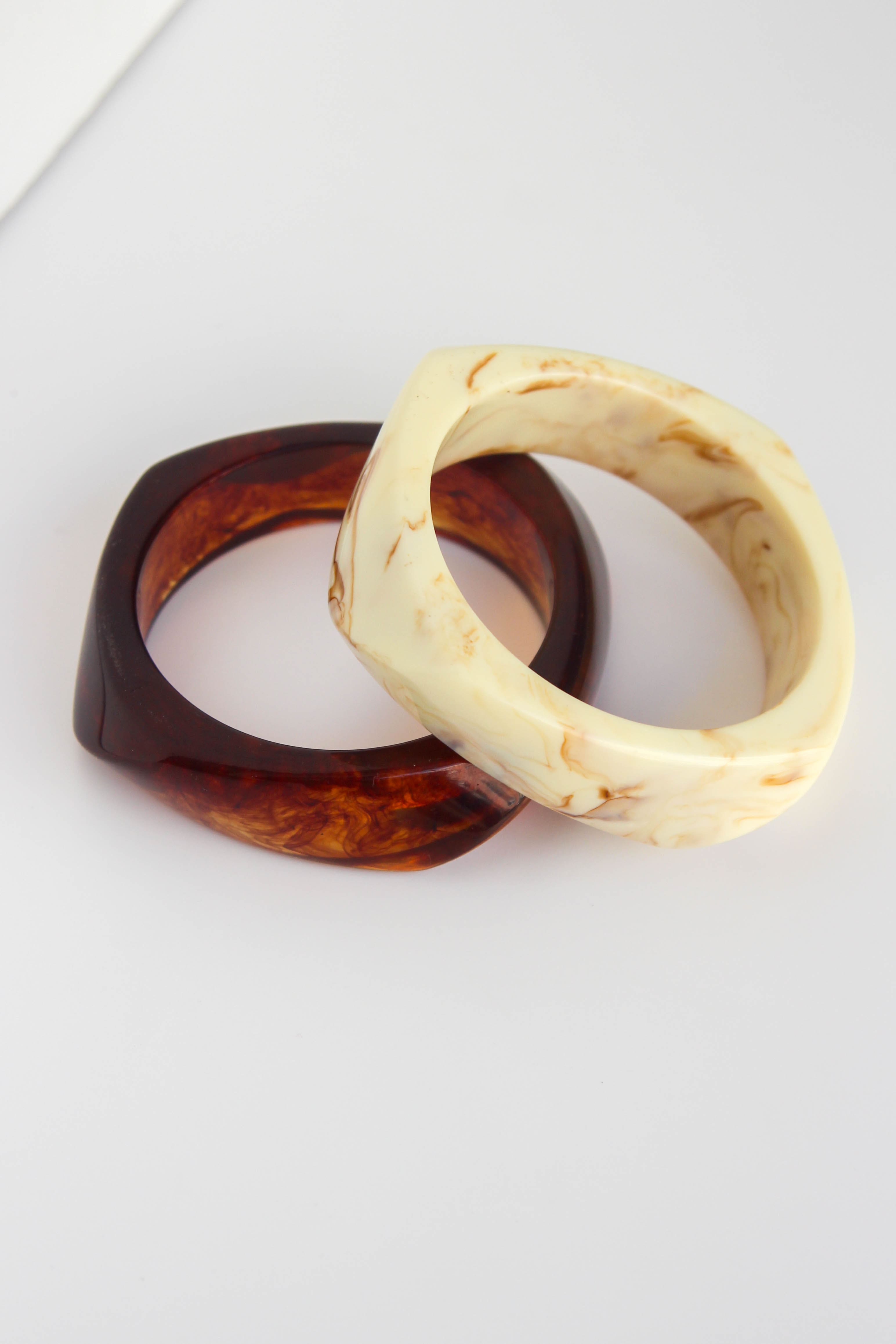 Pulseiras de Resina em Tons Neutros
