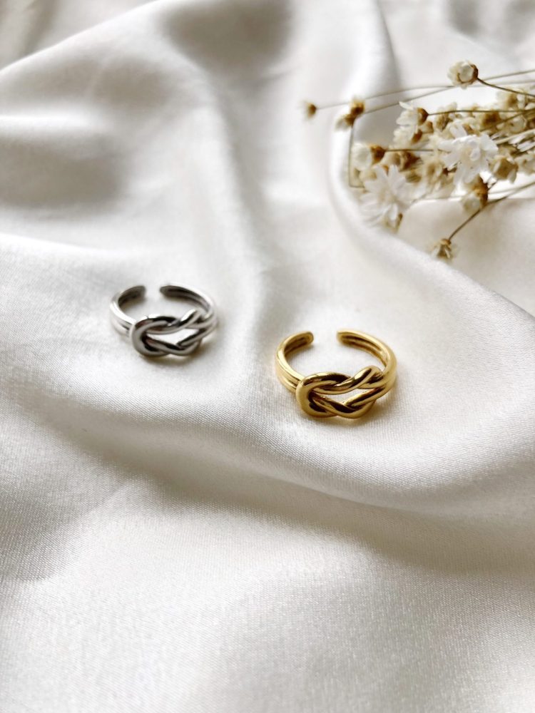 Anel Sigma com Nó em Prata