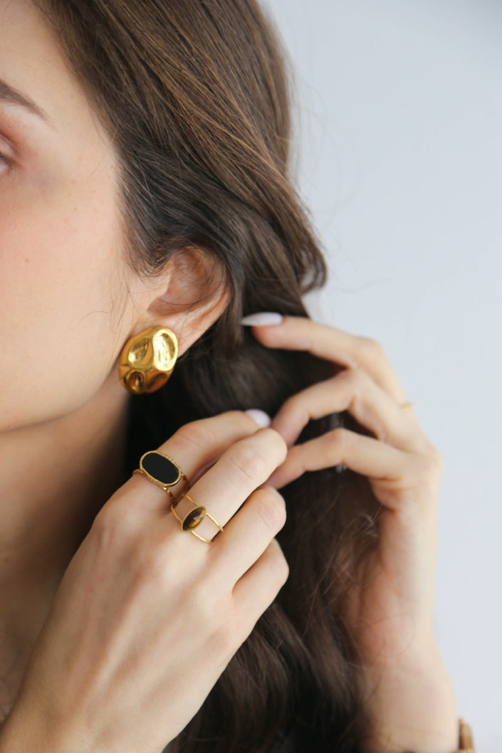 Anel em Aço Dourado Ajustável com Pedra Pequenina Oval Olho de Tigre