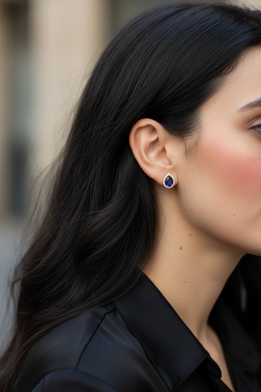 Brincos pequeninos dourados com pedra azul 1cm - modelo morena