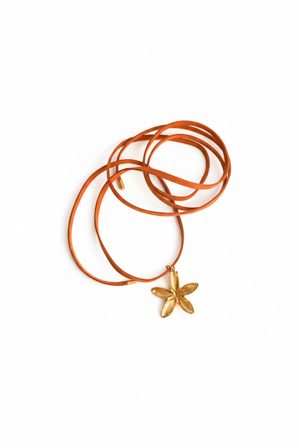 Colar Camurça Flor