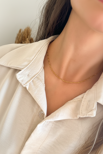 Colar dourado - com rosto parcial natural