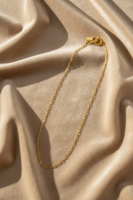 Colar dourado curto malha rectangular - veludo bege