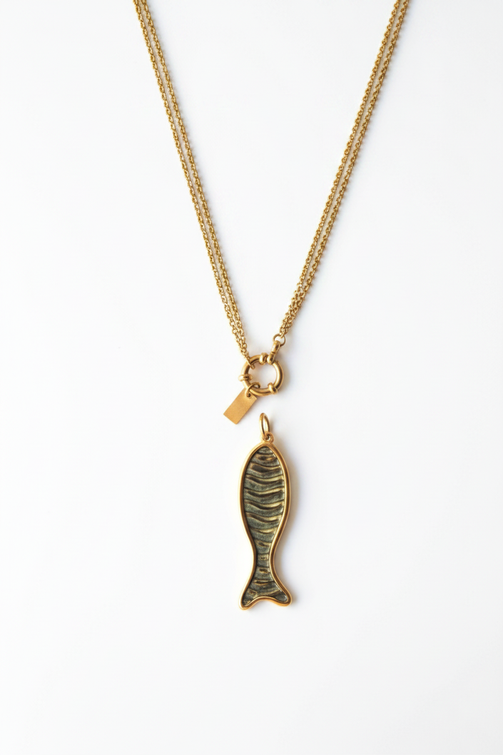 Colar Peixe Fundo Branco
