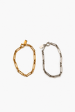 Duas pulseiras com fundo claro