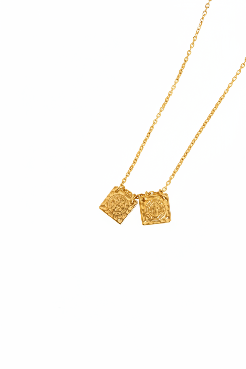 Escapulário dourado fundo branco