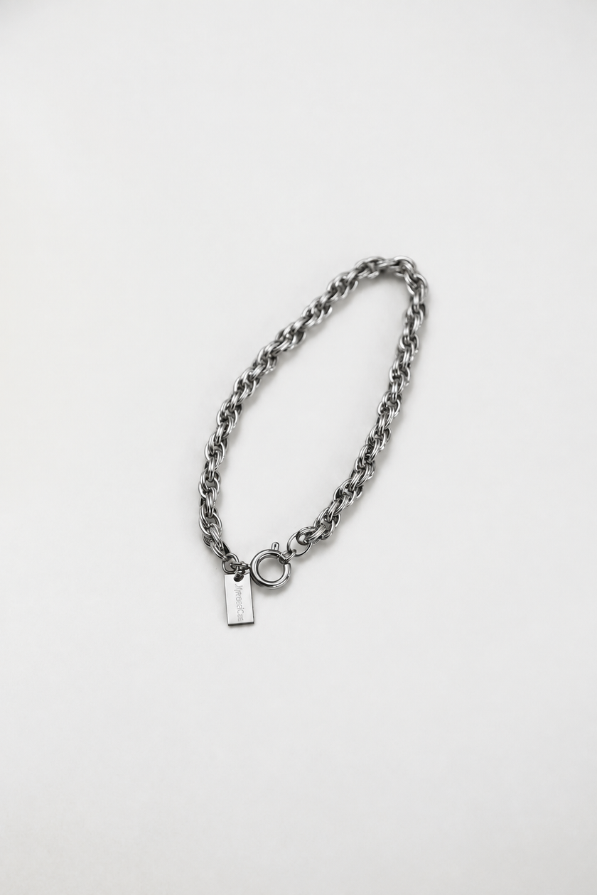 Pulseira em versão prateada