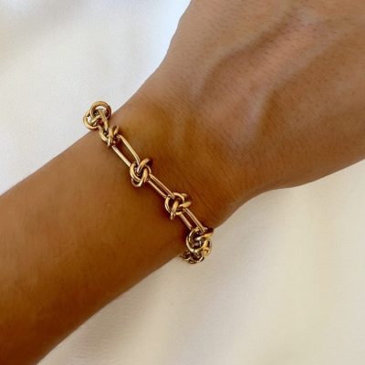 Pulseira em Aço Dourado Contemporâneo com Nós na Malha