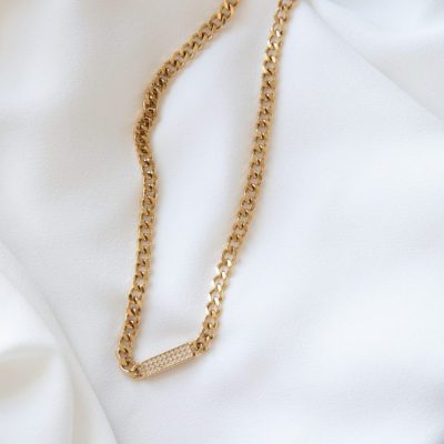 Colar em Aço Dourado com Pendente Rectangular com Zircónias