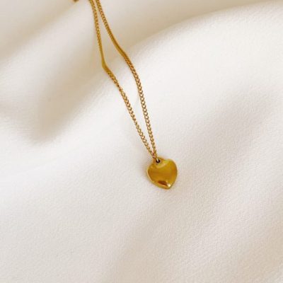 Colar em Aço Dourado com Coração Pequenino