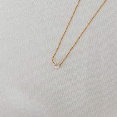 Colar em Aço Dourado Minimalista com Brilhante