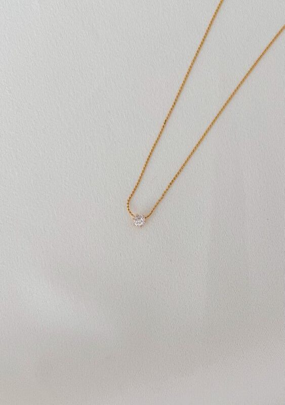 Colar em Aço Dourado Minimalista com Brilhante