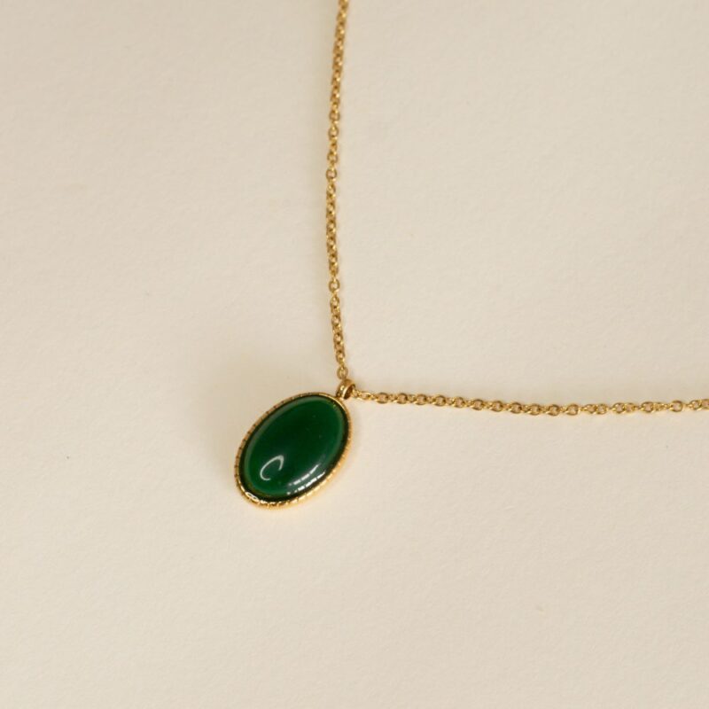 Colar em Aço Dourado com Pedra Oval Verde