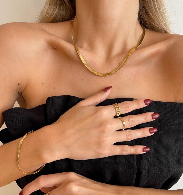 Conjunto em Aço Colar e Pulseira Achatada em Dourado