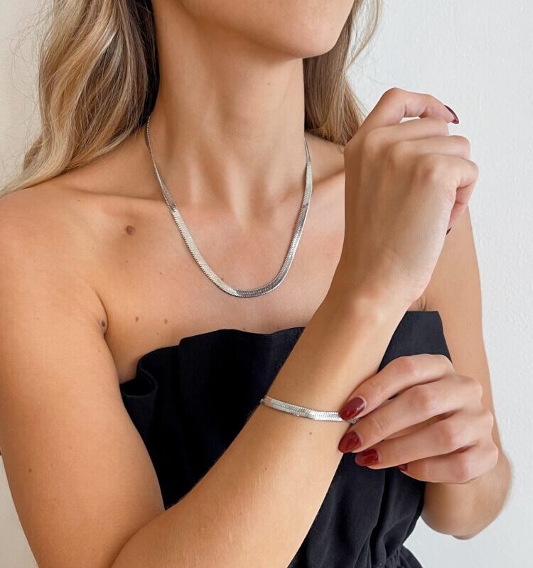 Conjunto em Aço Colar e Pulseira Achatada em Prateado